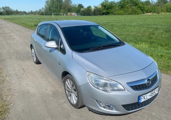 Opel Astra cena 22900 przebieg: 175000, rok produkcji 2010 z Strzelno małe 154